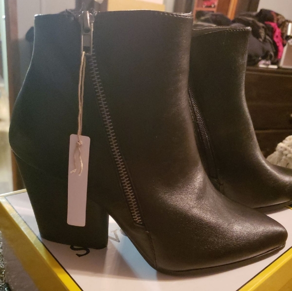 Hanston Boots - Picture 2 of 7